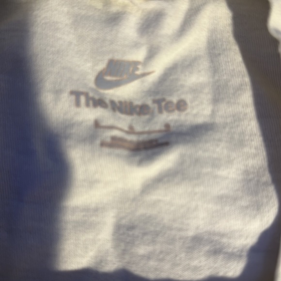 Nike flower shirt - Picture 4 of 5